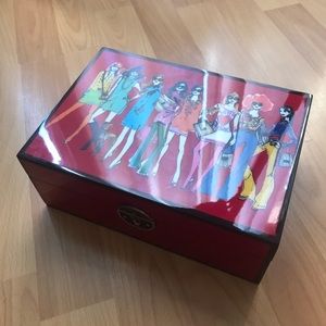 Henri Bendel Jewelry box